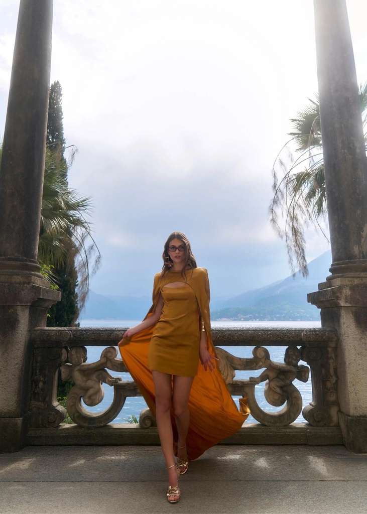 Zelinda Set (Gold) — another perspective
