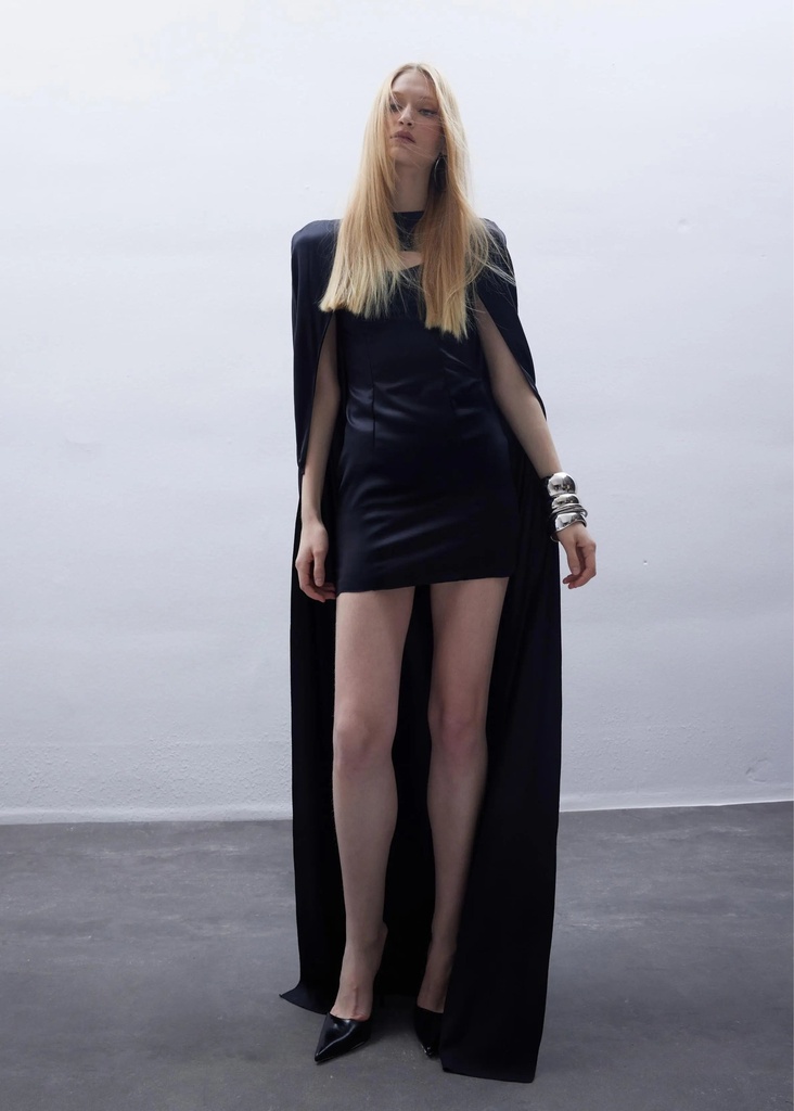 Zelinda Set (Black) — styling perspective